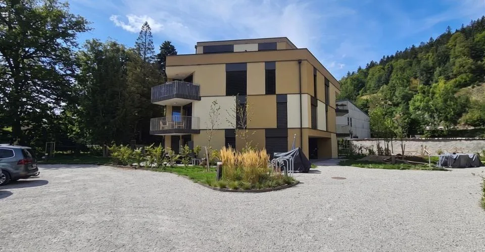 Joli appartement de 2,5 pièces avec terrasses et jardin à Couvet – Foto 12 von 13