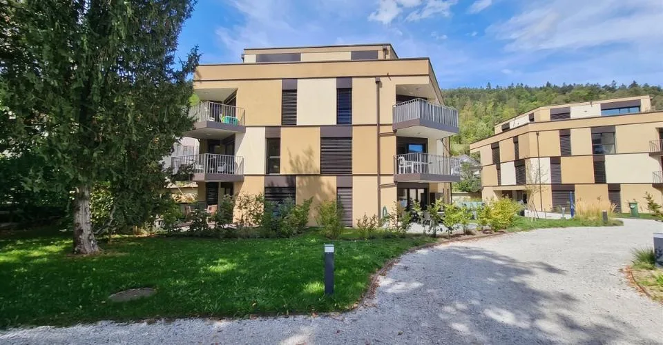 Joli appartement de 2,5 pièces avec terrasses et jardin à Couvet – Foto 13 von 13
