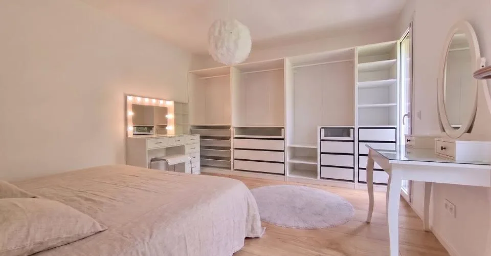 Joli appartement de 2,5 pièces avec terrasses et jardin à Couvet – Foto 5 von 13
