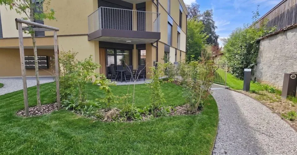 Joli appartement de 2,5 pièces avec terrasses et jardin à Couvet – Foto 8 von 13