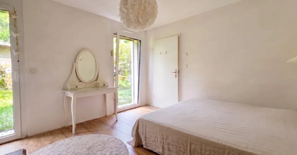 Joli appartement de 2,5 pièces avec terrasses et jardin à Couvet – Foto 6 von 13