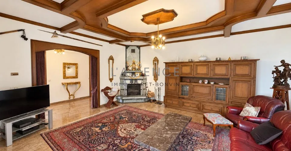 L'ELEGANCE D'UN GRAND CHALET PRIVE FACE AUX ALPES – Foto 4 von 13
