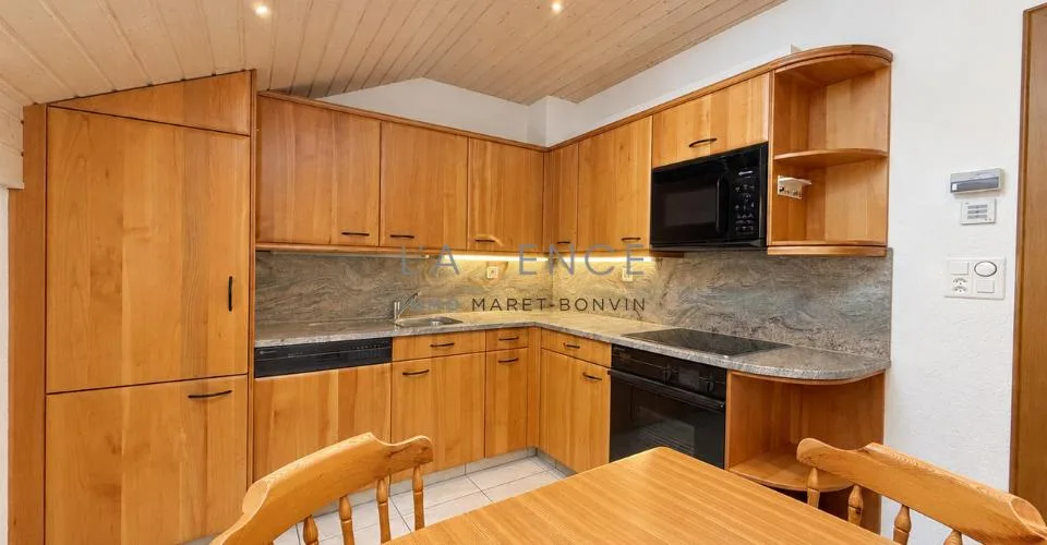 L'ELEGANCE D'UN GRAND CHALET PRIVE FACE AUX ALPES – Foto 7 von 13