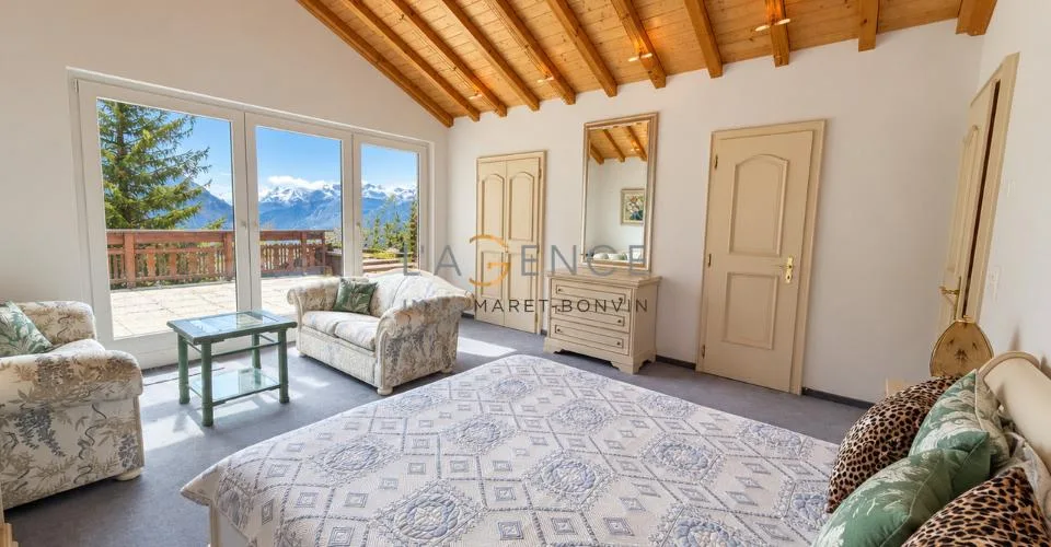 L'ELEGANCE D'UN GRAND CHALET PRIVE FACE AUX ALPES – Foto 9 von 13