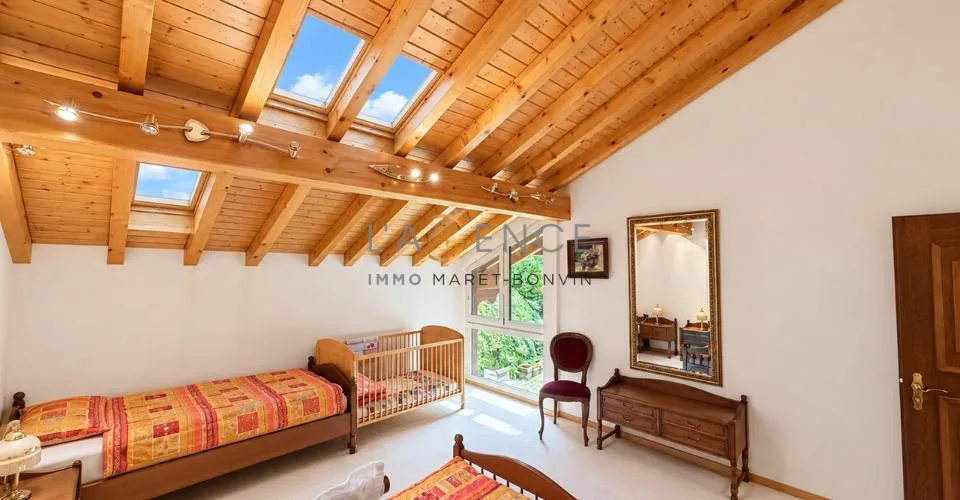 L'ELEGANCE D'UN GRAND CHALET PRIVE FACE AUX ALPES – Foto 10 von 13