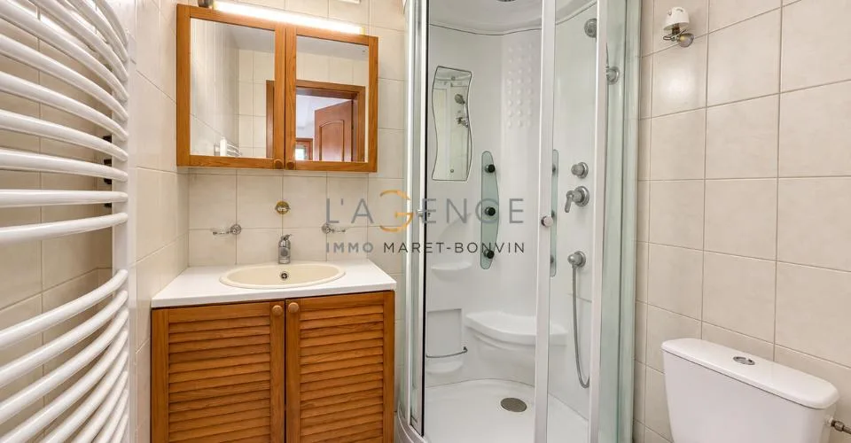 L'ELEGANCE D'UN GRAND CHALET PRIVE FACE AUX ALPES – Foto 13 von 13