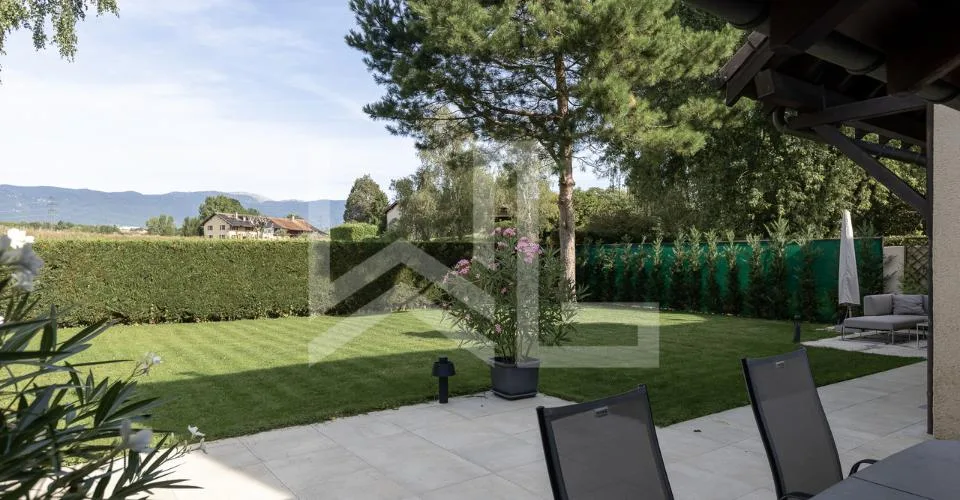 Villa avec dégagement sur la campagne – Foto 2 von 13