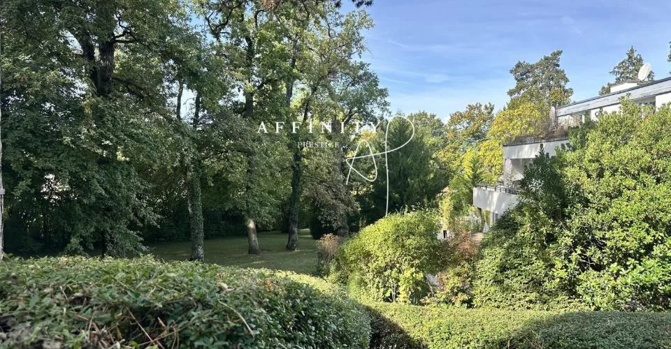 APPARTEMENT DUPLEX 7 PIÈCES RÉNOVÉ AVEC JARDIN PRIVATIF – Foto 2 von 13