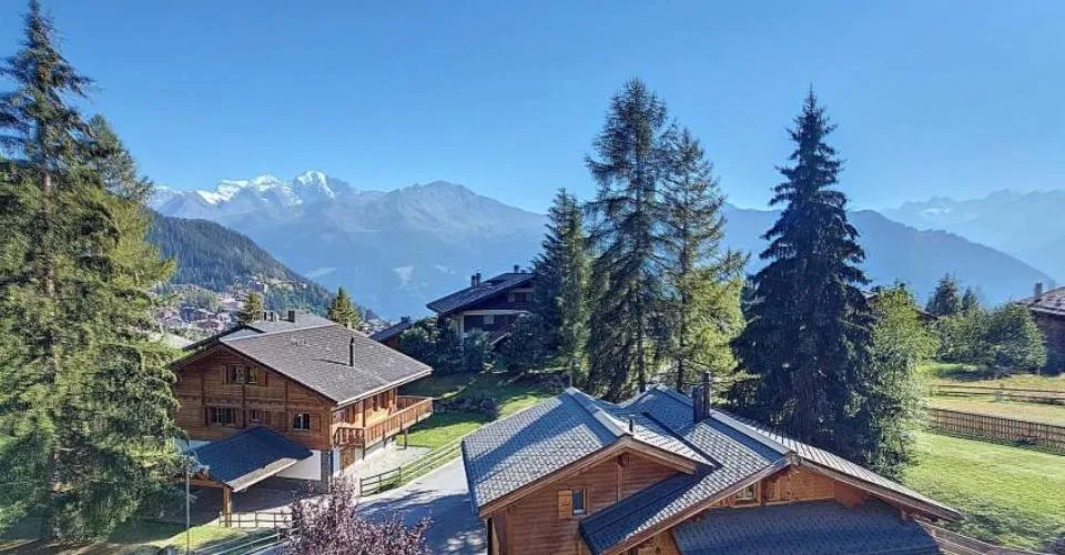 Magnifique Duplex | 4 Chambres Entièrement Rénové à Verbier! – photo 2 sur 10