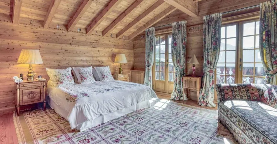 MAGNIFIQUE CHALET AUX ESSERTS – 6 CHAMBRES – foto 5 di 13