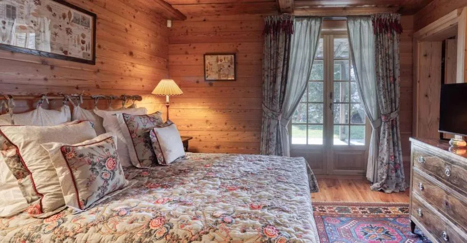 MAGNIFIQUE CHALET AUX ESSERTS – 6 CHAMBRES – foto 7 di 13
