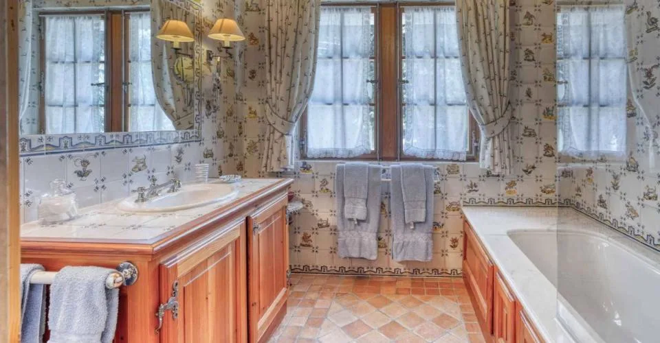 MAGNIFIQUE CHALET AUX ESSERTS – 6 CHAMBRES – foto 10 di 13