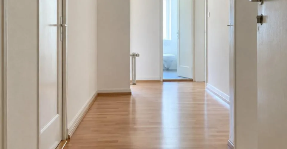 Appartement rénové à neuf, 3.5 pièces avec balcon – Foto 3 von 5