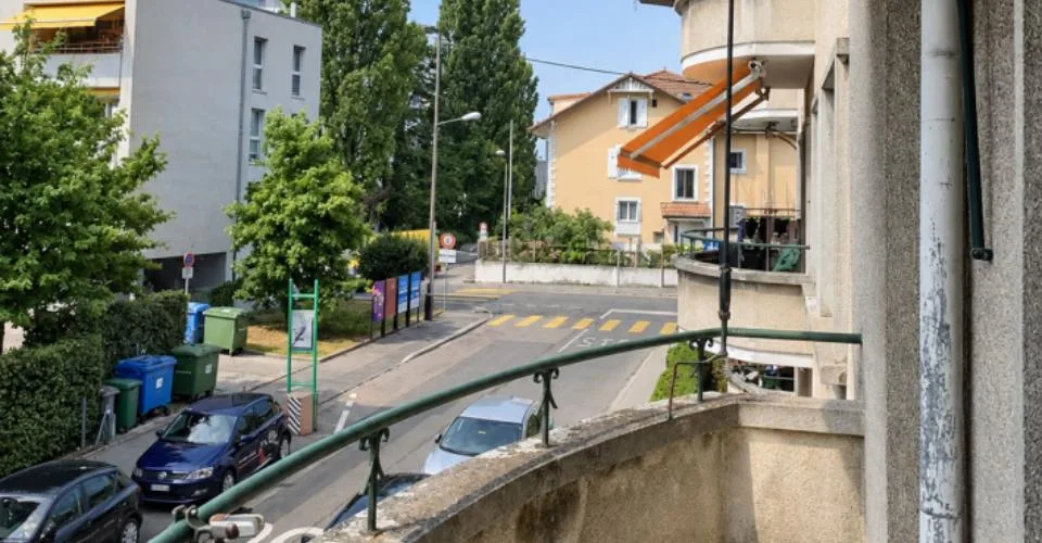 Appartement rénové à neuf, 3.5 pièces avec balcon – Foto 5 von 5