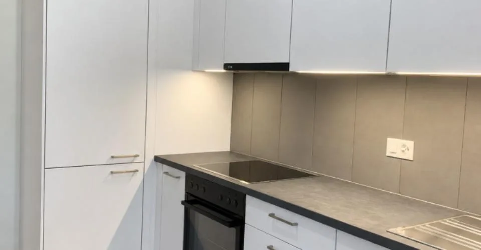 Appartement rénové à neuf, 3.5 pièces avec balcon – Foto 2 von 5