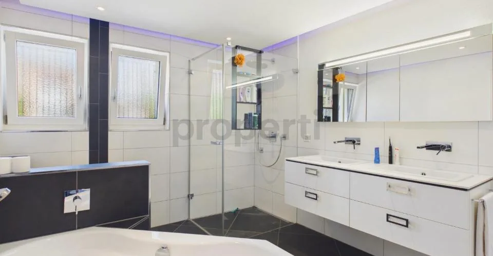 Familienfreundliches Zuhause mit viel Platz, Garten und zahlreichen Extras – Foto 10 von 13