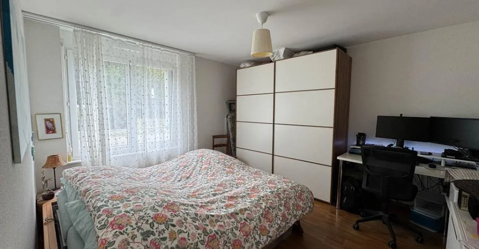Charmant appartement de 4 pièces au rez-de-chaussée – Foto 3 von 11