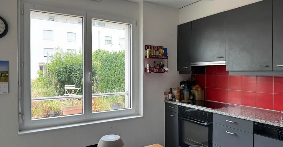 Charmant appartement de 4 pièces au rez-de-chaussée – Foto 2 von 11