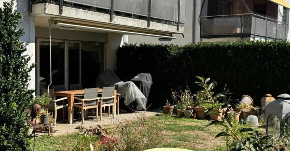 Charmant appartement de 4 pièces au rez-de-chaussée – Foto 8 von 11