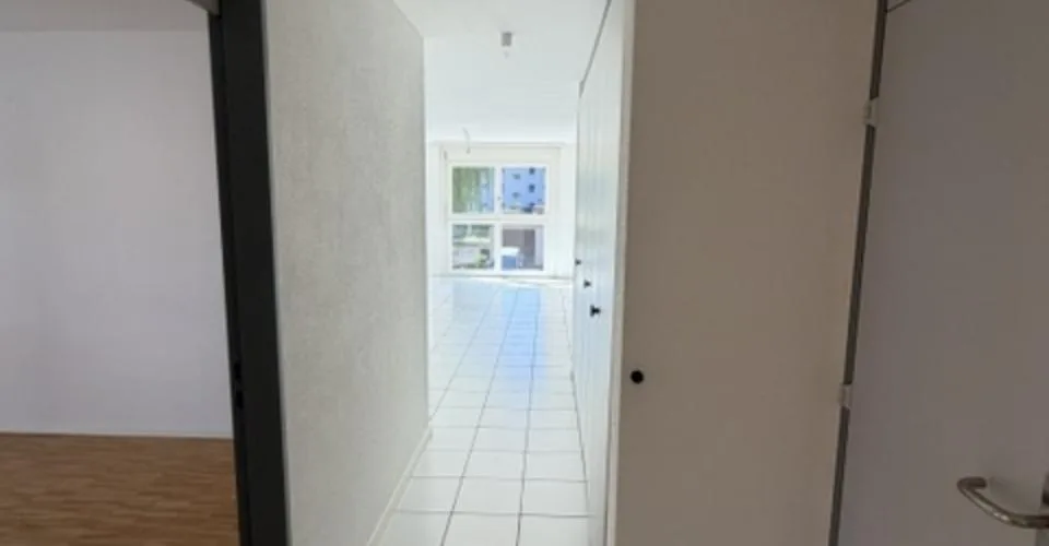 BEL APPARTEMENT RENOVE DE 4.5 PCES - CRESSIER/NE – Foto 15 von 19