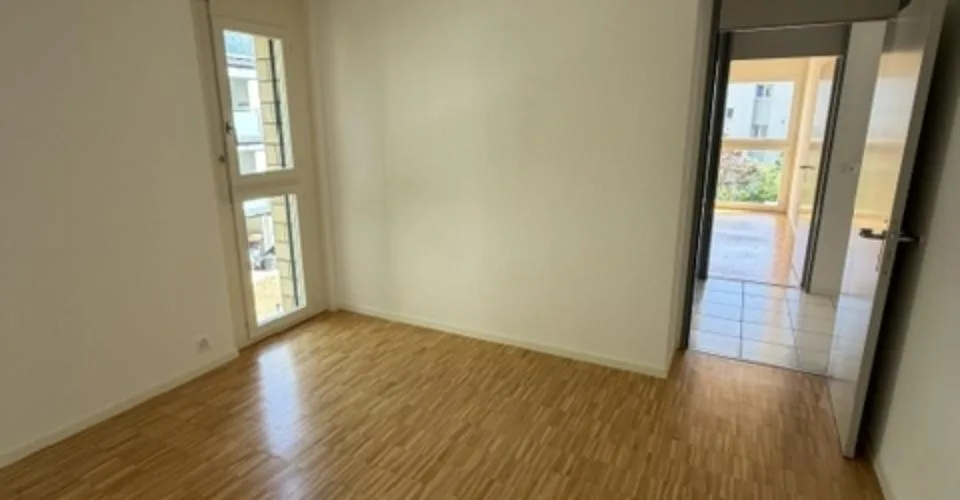 BEL APPARTEMENT RENOVE DE 4.5 PCES - CRESSIER/NE – Foto 13 von 19