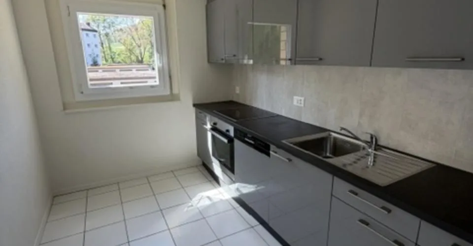 BEL APPARTEMENT RENOVE DE 4.5 PCES - CRESSIER/NE – Foto 2 von 19