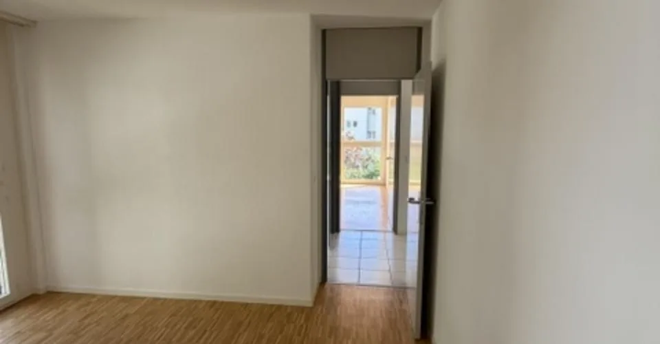 BEL APPARTEMENT RENOVE DE 4.5 PCES - CRESSIER/NE – Foto 8 von 19