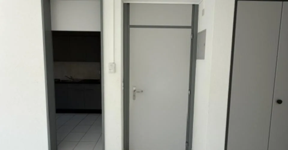 BEL APPARTEMENT RENOVE DE 4.5 PCES - CRESSIER/NE – Foto 3 von 19