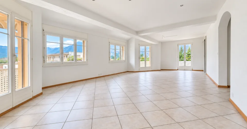 appartement 5 pièces en duplex dans un quartier tranquille avec places de parc – Foto 3 von 10