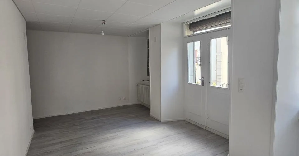 Studio entièrement rénové au rez-de-chaussée – Foto 3 von 7
