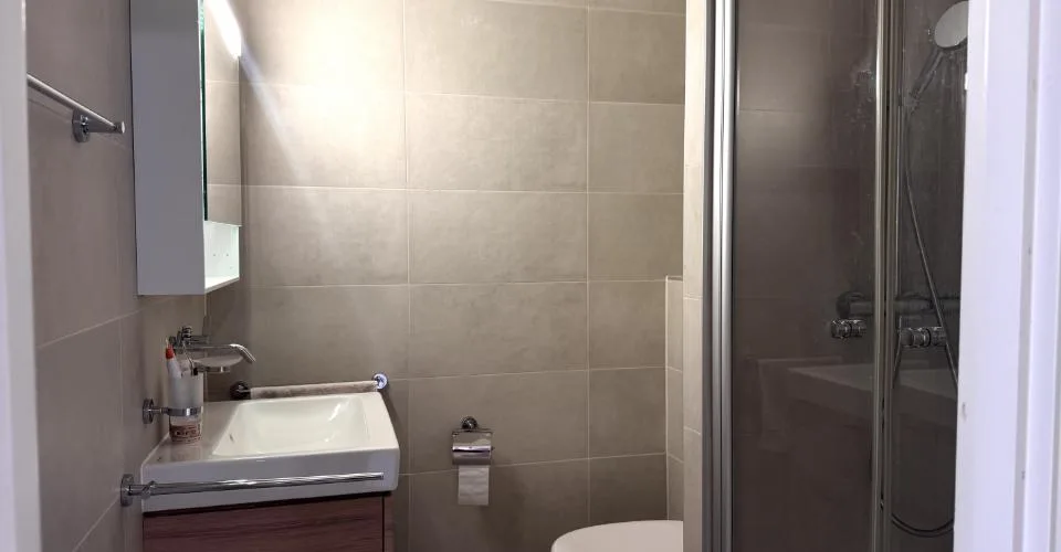 Spacieux appartement de 5 pièces avec balcon au Petit-Saconnex – Foto 8 von 10