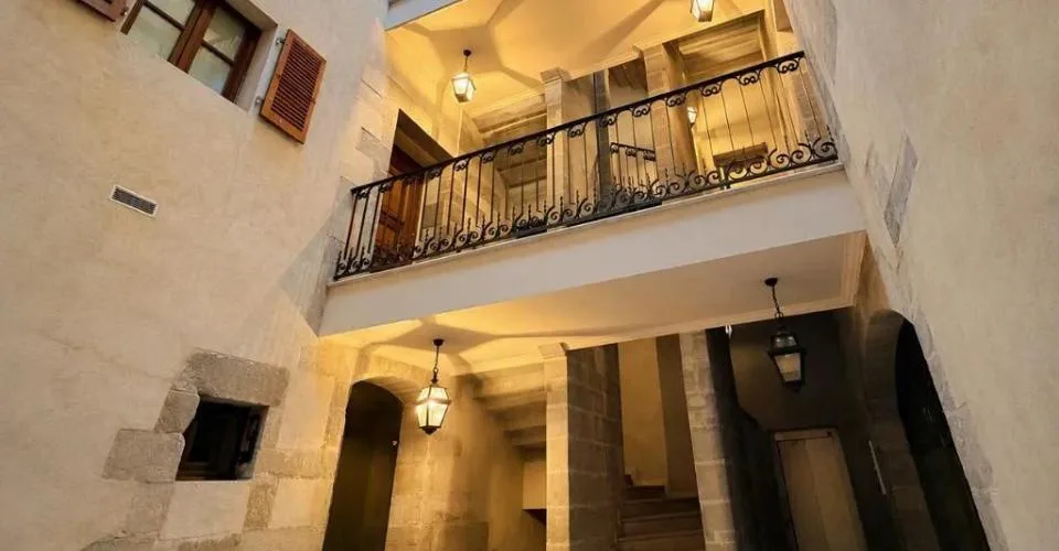 Vieille-Ville, studio meublé en attique avec mezzanine – foto 8 di 8