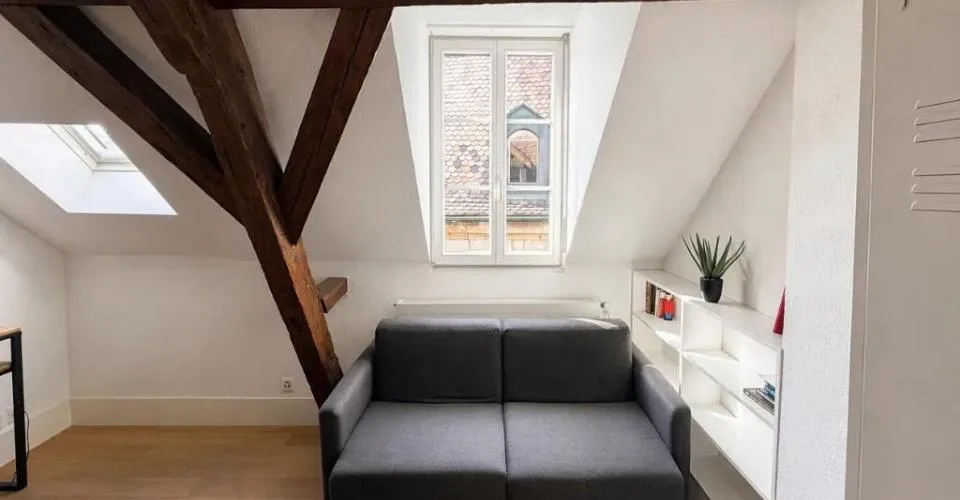 Vieille-Ville, studio meublé en attique avec mezzanine – foto 2 di 8