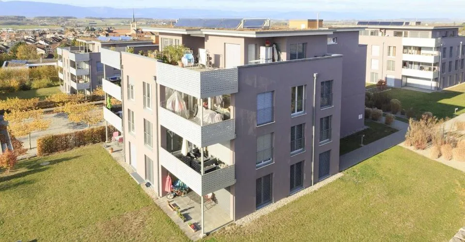 Appartement de 3.5 pièces avec balcon à Payerne! – Foto 2 von 9
