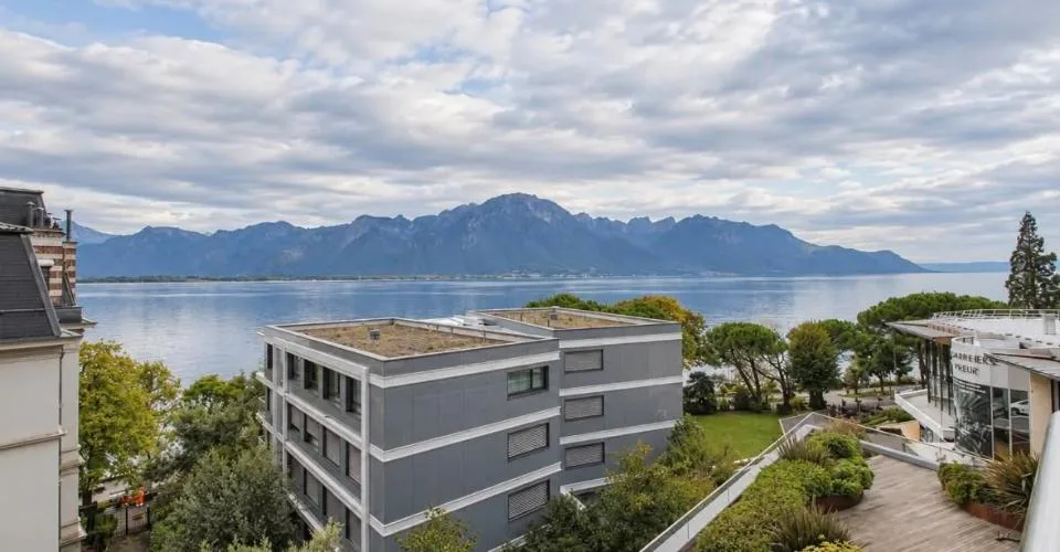 Rare appartement de prestige meublé avec vue panoramique sur le lac – Foto 2 von 13