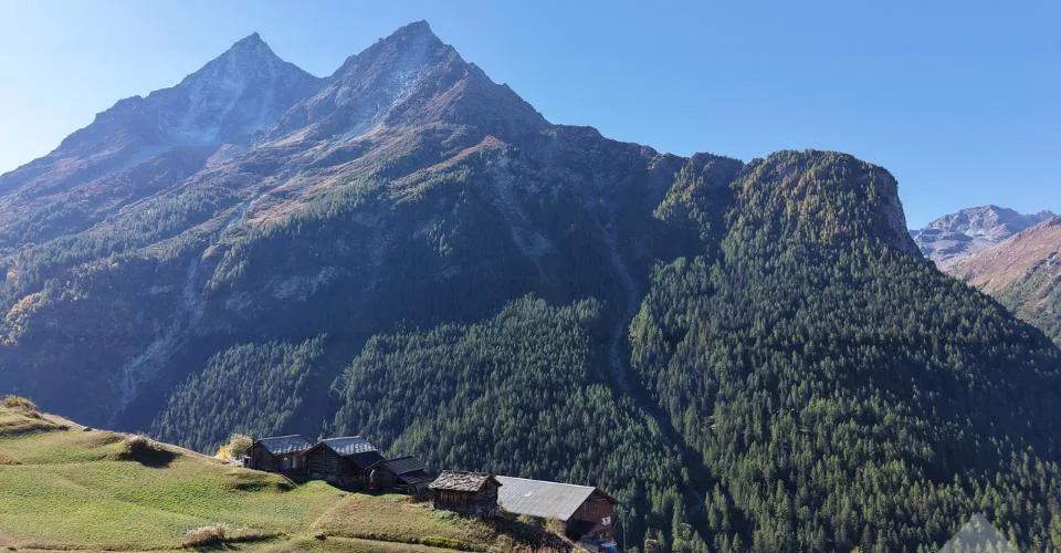 Raccard à rénover dans le hameau de La Forclaz – foto 6 di 8