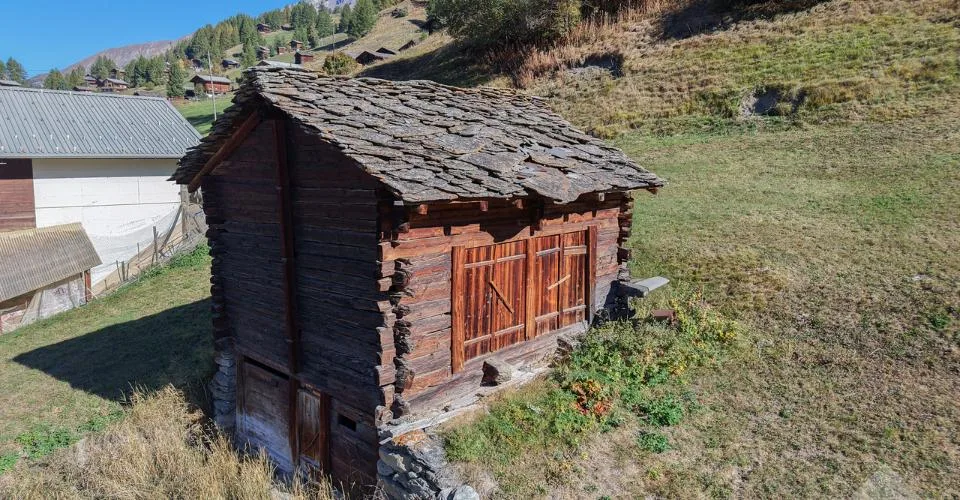 Raccard à rénover dans le hameau de La Forclaz – foto 3 di 8
