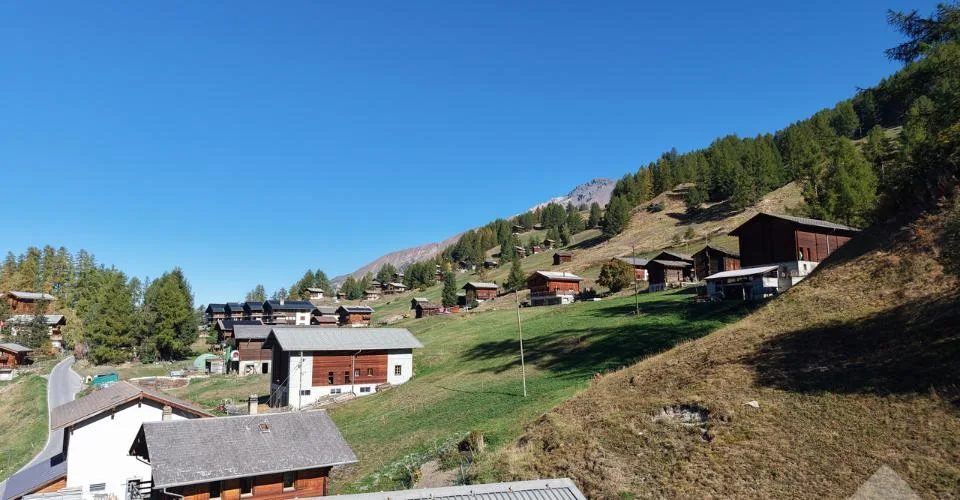 Raccard à rénover dans le hameau de La Forclaz – foto 4 di 8
