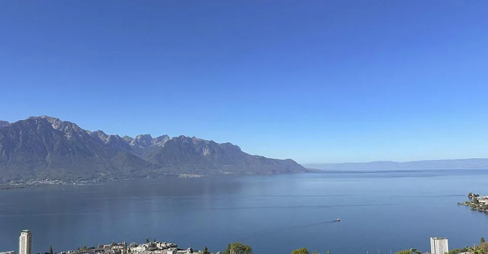 MONTREUX - CHARMANT APPARTEMENT AVEC VUE PANORAMIQUE - 3.5 PIECES – Foto 2 von 3