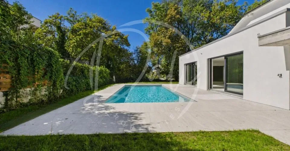 Villa contemporaine HPE avec rooftop et piscine – photo 10 sur 10
