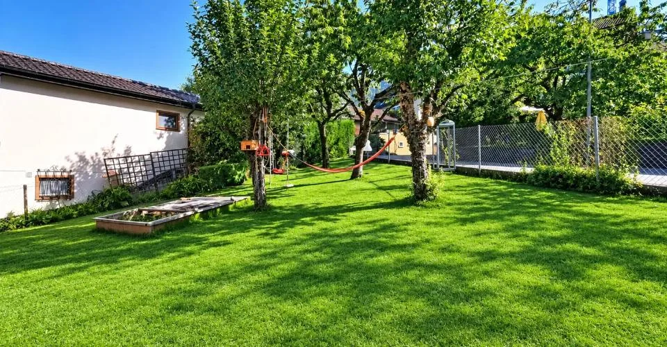 Au coeur du village avec grand jardin ! – foto 6 di 17