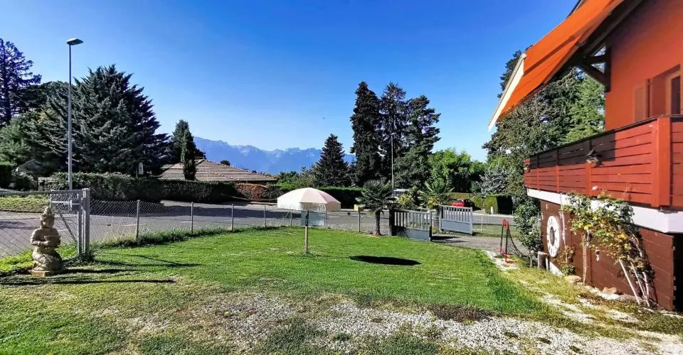 Au coeur du village avec grand jardin ! – foto 8 di 17