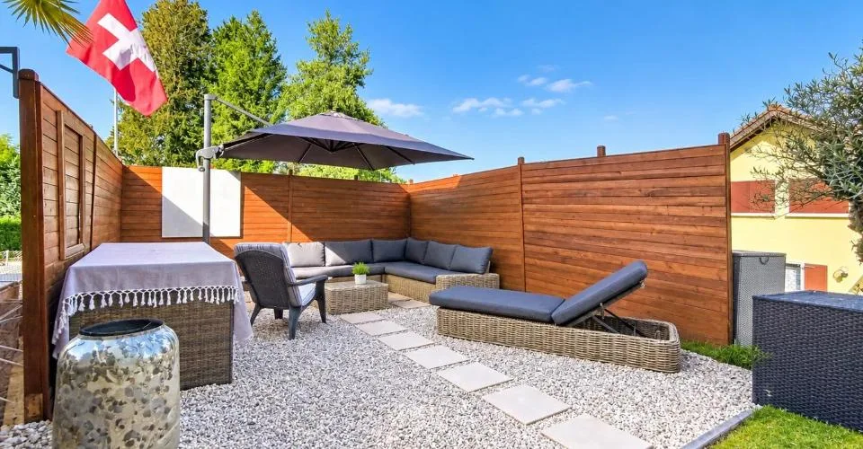 Au coeur du village avec grand jardin ! – foto 7 di 17