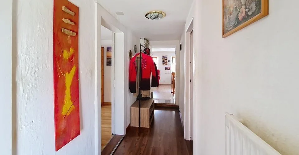 Grône, maison de 4.5 pièces de 151 m2 avec extérieures verdoyant et 2 places de parc – photo 9 sur 25