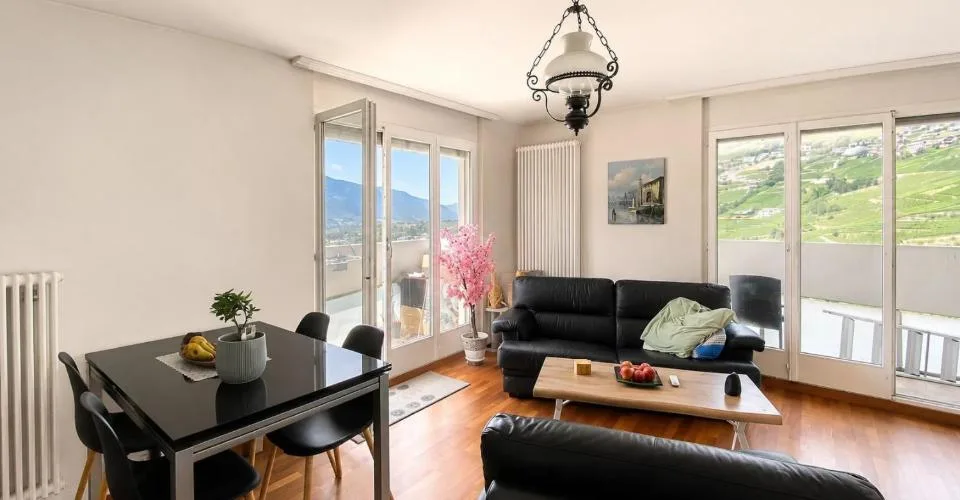 Appartement de 4,5 pièces au 10e étage avec vue panoramique – Foto 2 von 9