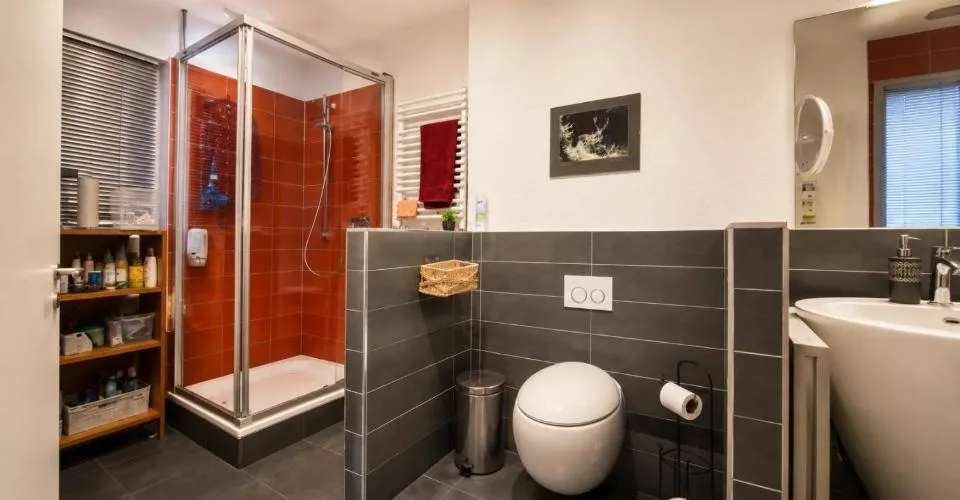 Appartement de 4,5 pièces au 10e étage avec vue panoramique – Foto 8 von 9