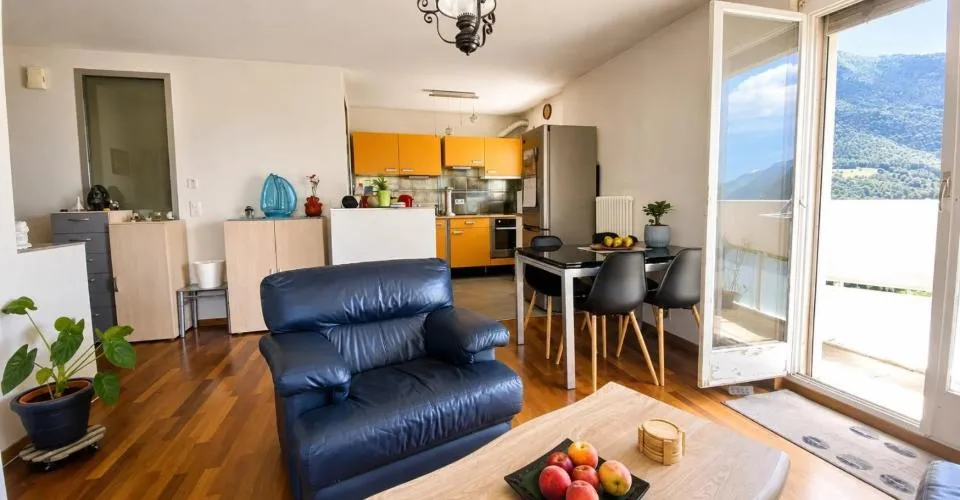 Appartement de 4,5 pièces au 10e étage avec vue panoramique – Foto 3 von 9