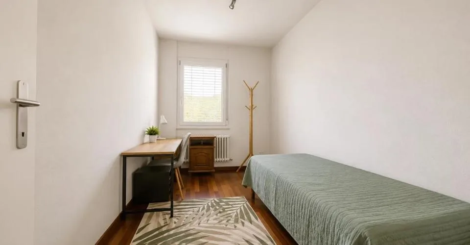 Appartement de 4,5 pièces au 10e étage avec vue panoramique – Foto 6 von 9