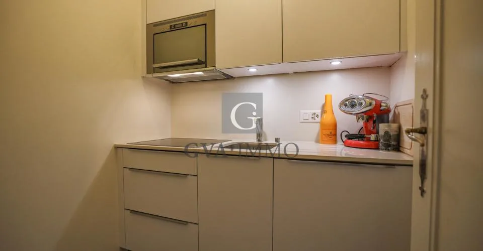 Studio de 40 m² au cœur de la Vieille-Ville de Genève – Foto 2 von 3