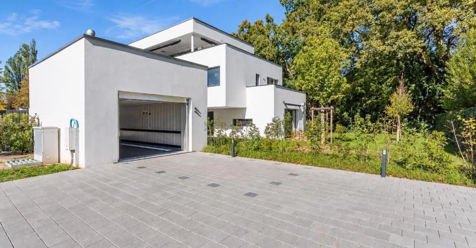 En exclusivité - Chêne-Bougeries - Élégant duplex de 4 pièces avec jardin privatif de 308 m² – photo 10 sur 13
